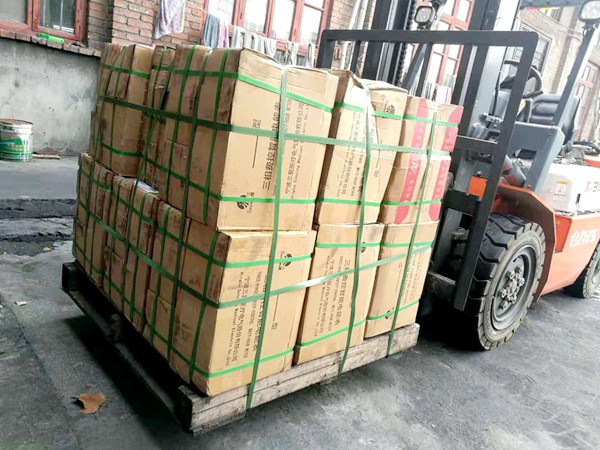 金镶玉石墨模具制品发往广西岑溪